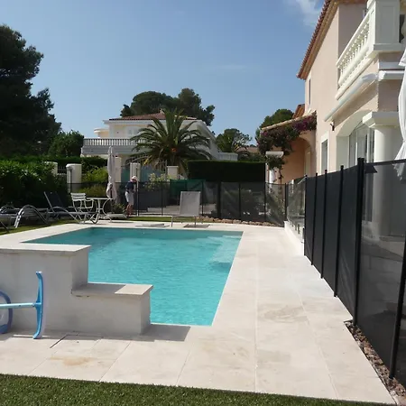 别墅 Iris, Climatisee Avec 4 Et Piscine A Boulouris Sur