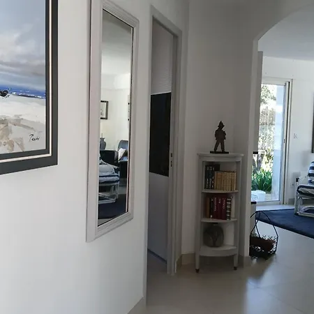 Iris, Climatisee Avec 4 Et Piscine A Boulouris Sur Villa Saint-Raphaël