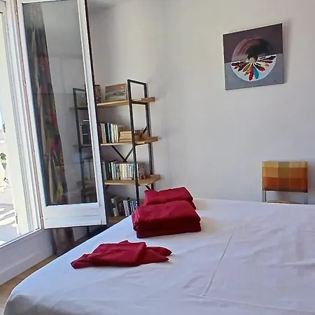Iris, Climatisee Avec 4 Et Piscine A Boulouris Sur *