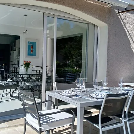 Iris, Climatisee Avec 4 Et Piscine A Boulouris Sur Saint-Raphaël