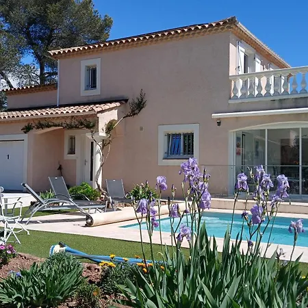 Iris, Climatisee Avec 4 Et Piscine A Boulouris Sur Villa *