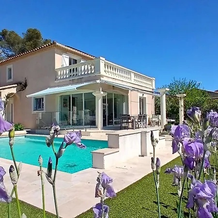 Iris, Climatisee Avec 4 Et Piscine A Boulouris Sur *